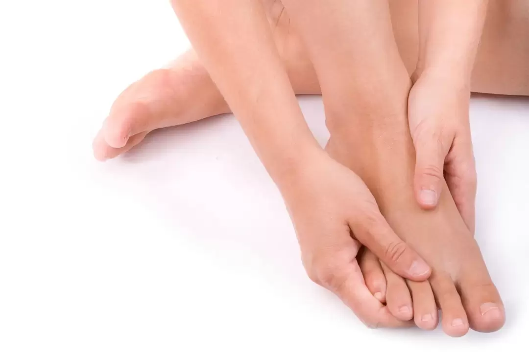 potieranie sprejom Hondro Sol Valgus proti hallux valgus